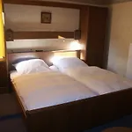 Hotel Im Burghof 2*