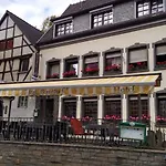 Im Burghof Hotel 2*