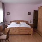 Im Burghof Altenahr