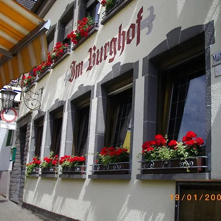 Im Burghof Hotel 2*