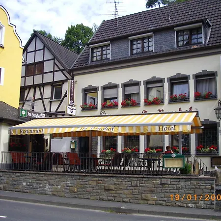 Im Burghof Altenahr